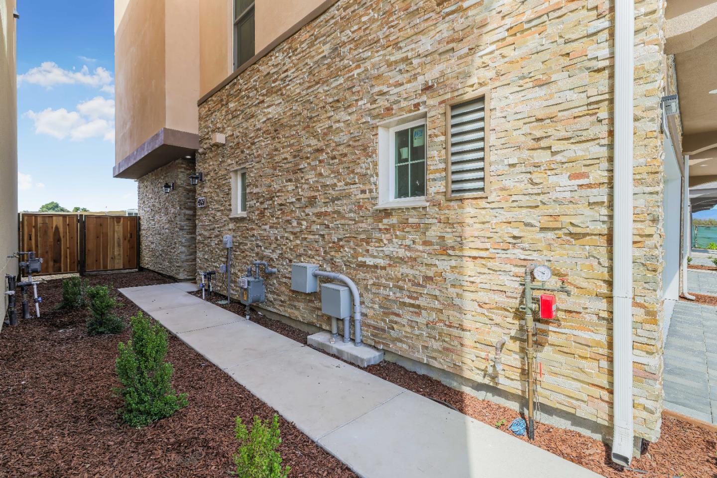 Detail Gallery Image 7 of 83 For 409 San Luis Ave, Watsonville,  CA 95076 - 3 Beds | 3/1 Baths