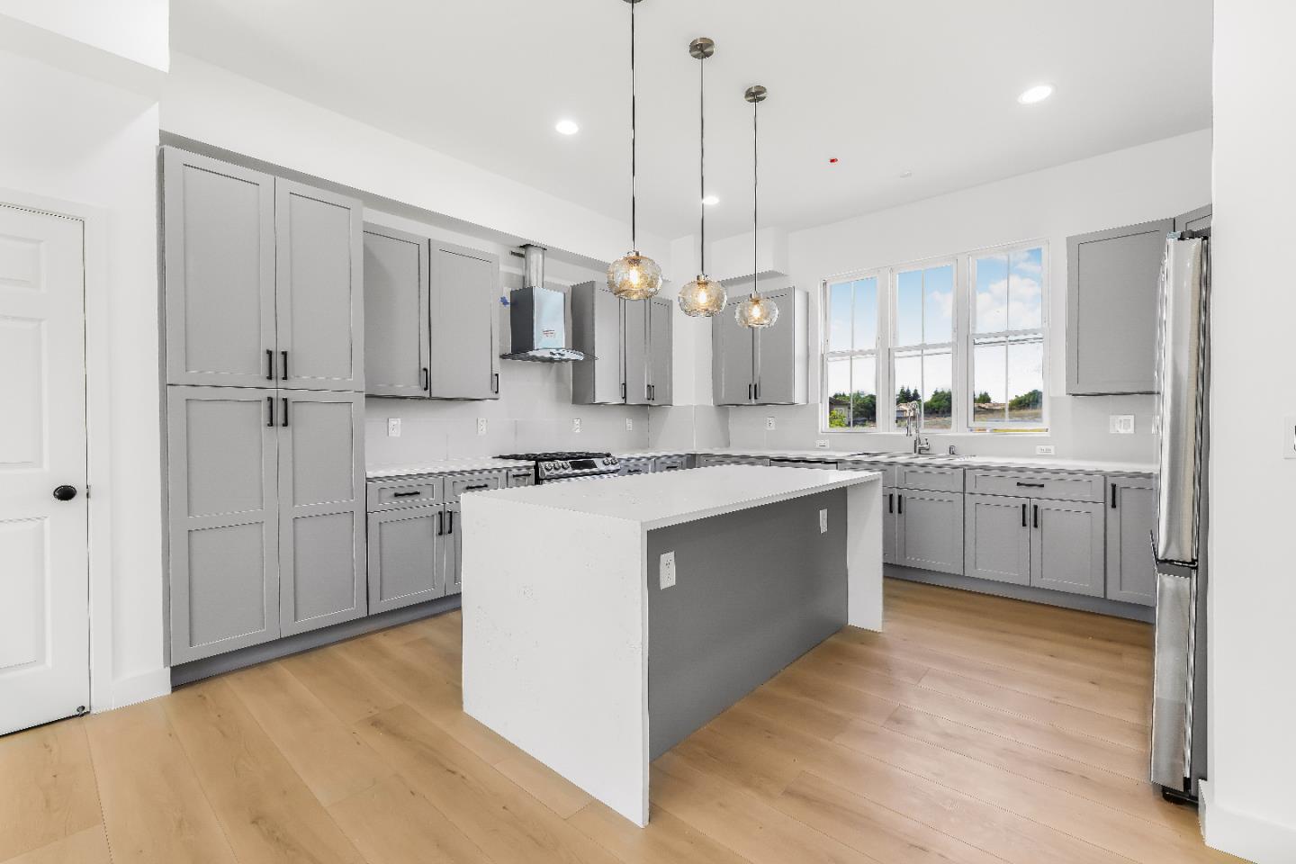 Detail Gallery Image 8 of 83 For 409 San Luis Ave, Watsonville,  CA 95076 - 3 Beds | 3/1 Baths