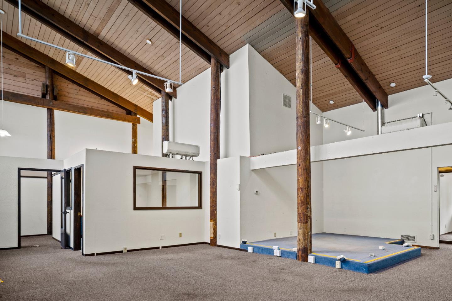 Detail Gallery Image 7 of 25 For 46 Garden Court, Monterey,  CA 93940 - – Beds | – Baths