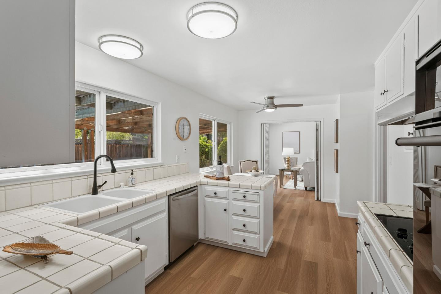 Detail Gallery Image 14 of 53 For 6826 Glenview Dr, San Jose,  CA 95120 - 5 Beds | 2/1 Baths