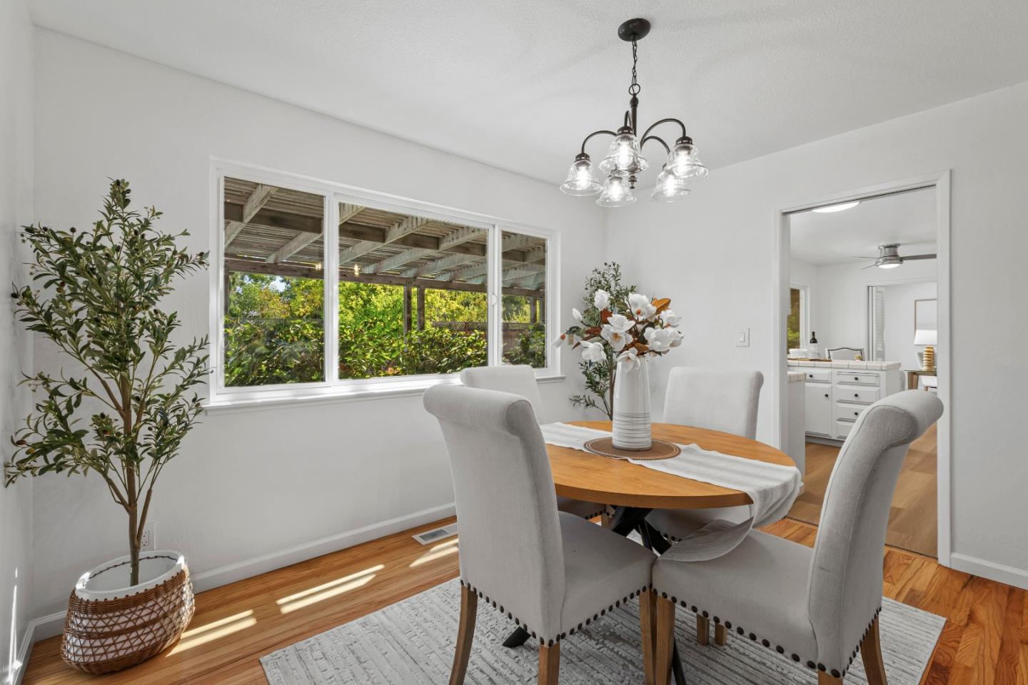 Detail Gallery Image 4 of 53 For 6826 Glenview Dr, San Jose,  CA 95120 - 5 Beds | 2/1 Baths