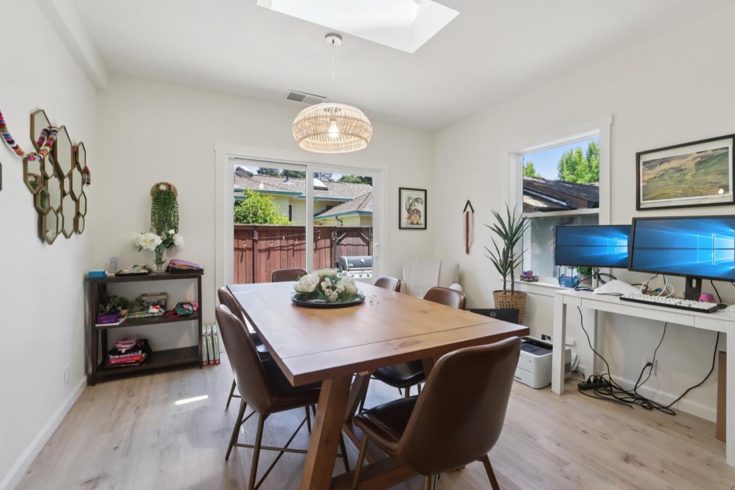 Detail Gallery Image 11 of 52 For 124 Glenview St, Santa Cruz,  CA 95062 - 3 Beds | 3 Baths