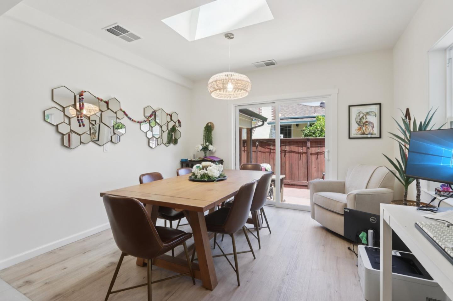 Detail Gallery Image 12 of 52 For 124 Glenview St, Santa Cruz,  CA 95062 - 3 Beds | 3 Baths