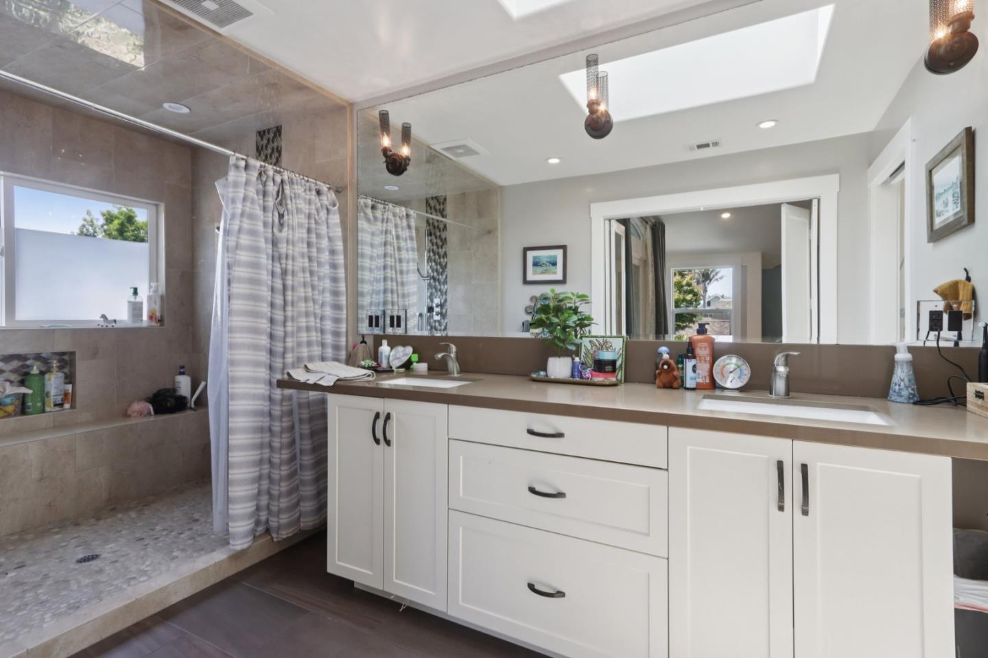 Detail Gallery Image 20 of 52 For 124 Glenview St, Santa Cruz,  CA 95062 - 3 Beds | 3 Baths