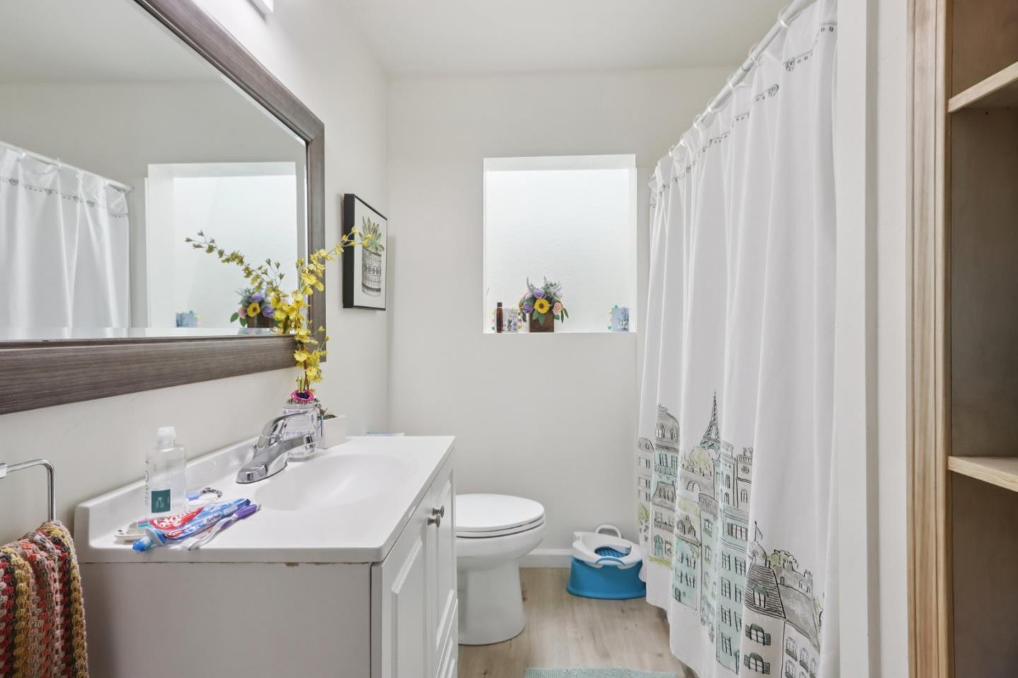Detail Gallery Image 25 of 52 For 124 Glenview St, Santa Cruz,  CA 95062 - 3 Beds | 3 Baths