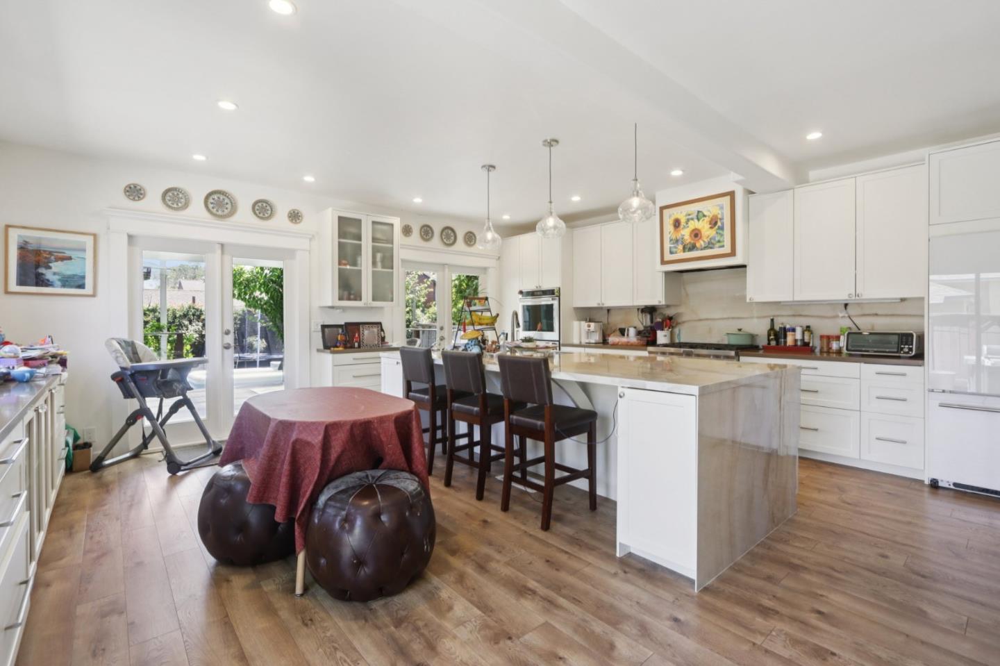 Detail Gallery Image 8 of 52 For 124 Glenview St, Santa Cruz,  CA 95062 - 3 Beds | 3 Baths