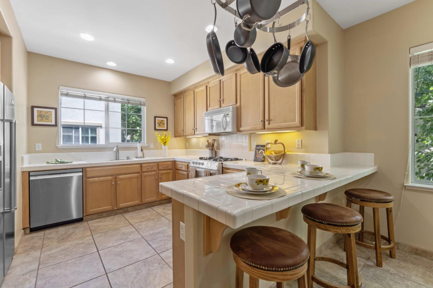 Detail Gallery Image 16 of 38 For 850 Foxworthy Ave, San Jose,  CA 95125 - 4 Beds | 3 Baths