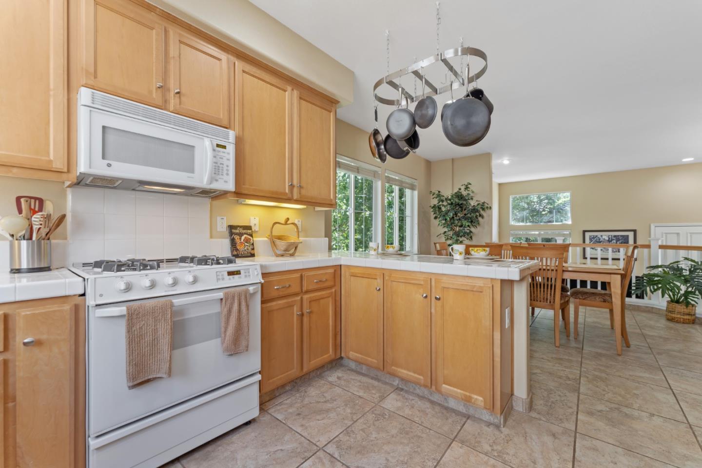 Detail Gallery Image 18 of 38 For 850 Foxworthy Ave, San Jose,  CA 95125 - 4 Beds | 3 Baths
