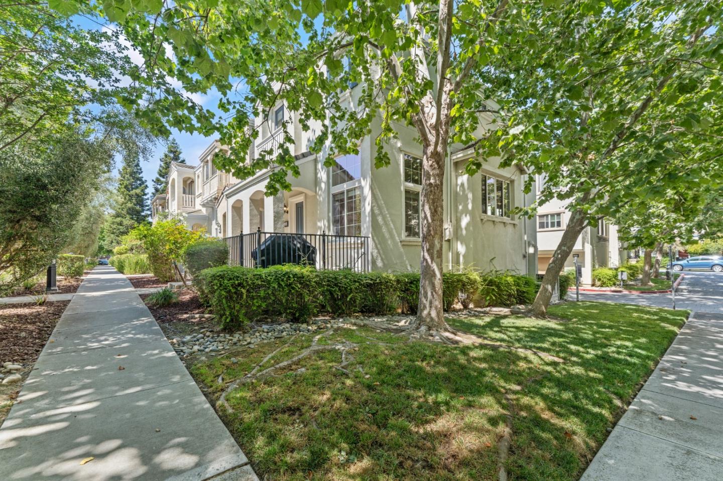 Detail Gallery Image 2 of 38 For 850 Foxworthy Ave, San Jose,  CA 95125 - 4 Beds | 3 Baths