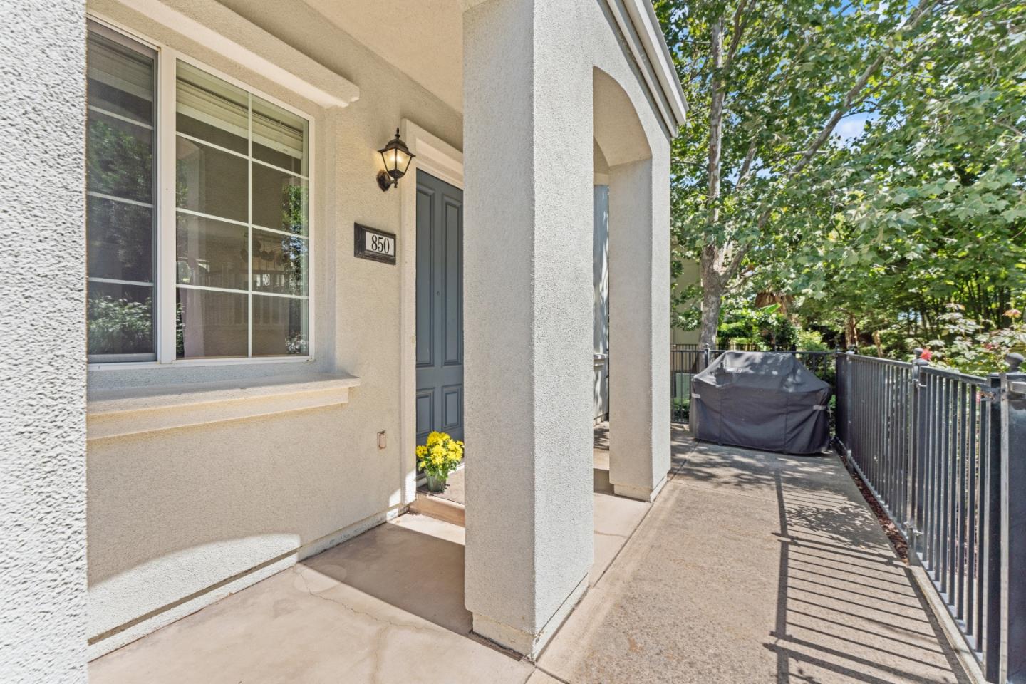 Detail Gallery Image 3 of 38 For 850 Foxworthy Ave, San Jose,  CA 95125 - 4 Beds | 3 Baths