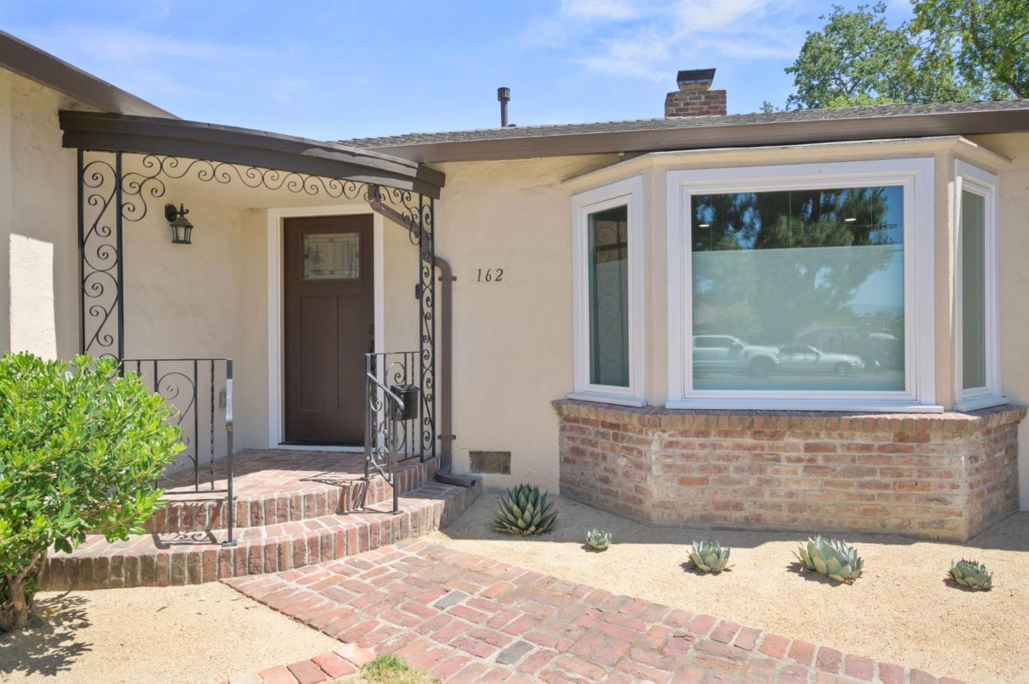 Detail Gallery Image 4 of 49 For 162 Mountain View Ave, San Jose,  CA 95127 - 3 Beds | 1/1 Baths