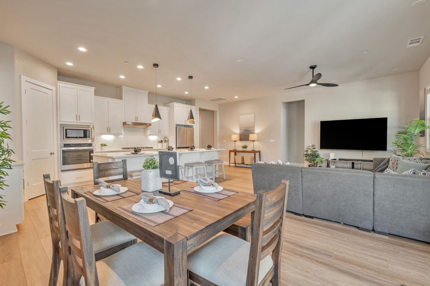 Detail Gallery Image 16 of 47 For 2408 Dilip Dr, Manteca,  CA 95337 - 3 Beds | 2 Baths