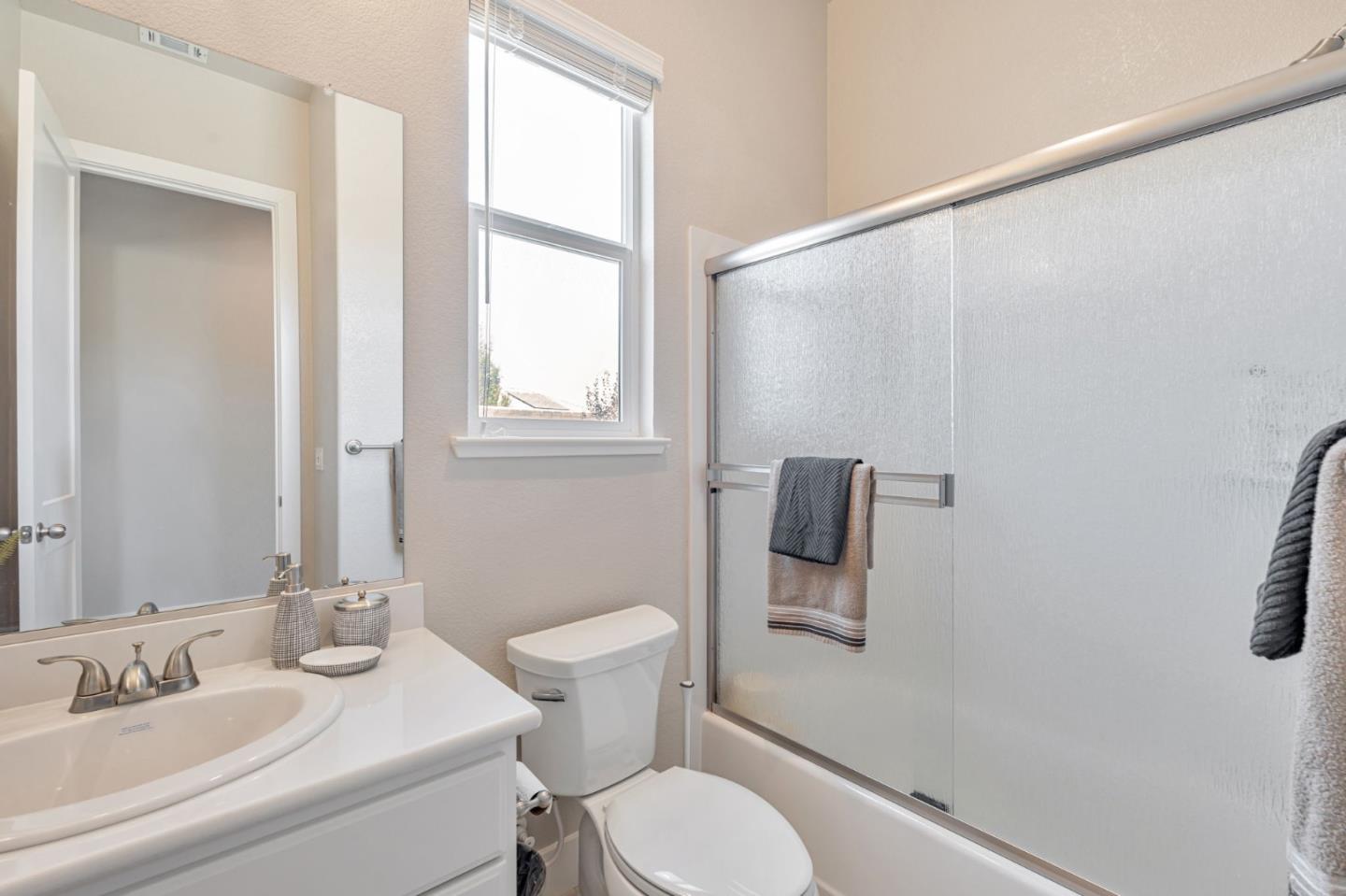 Detail Gallery Image 34 of 47 For 2408 Dilip Dr, Manteca,  CA 95337 - 3 Beds | 2 Baths