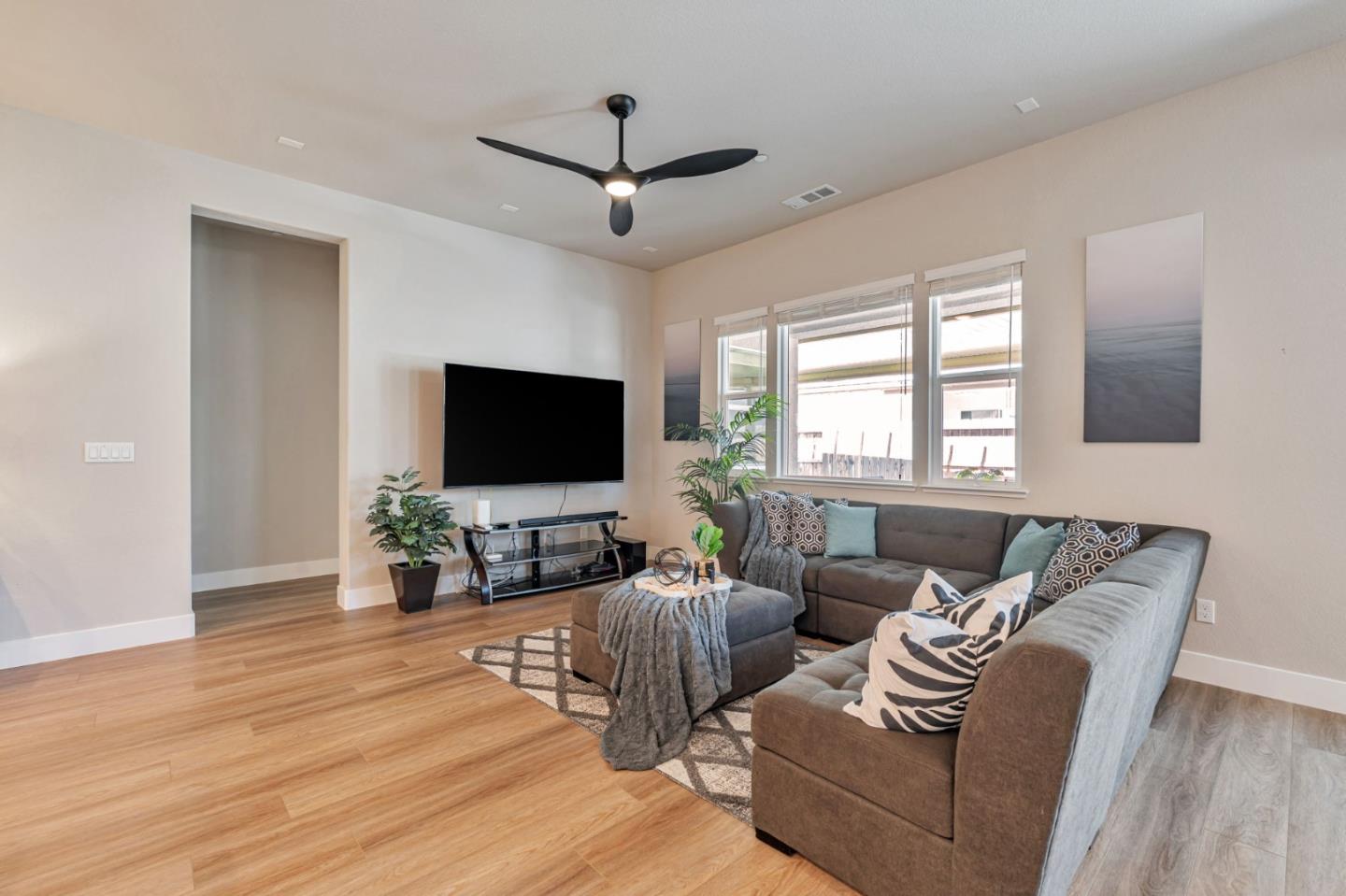Detail Gallery Image 7 of 47 For 2408 Dilip Dr, Manteca,  CA 95337 - 3 Beds | 2 Baths
