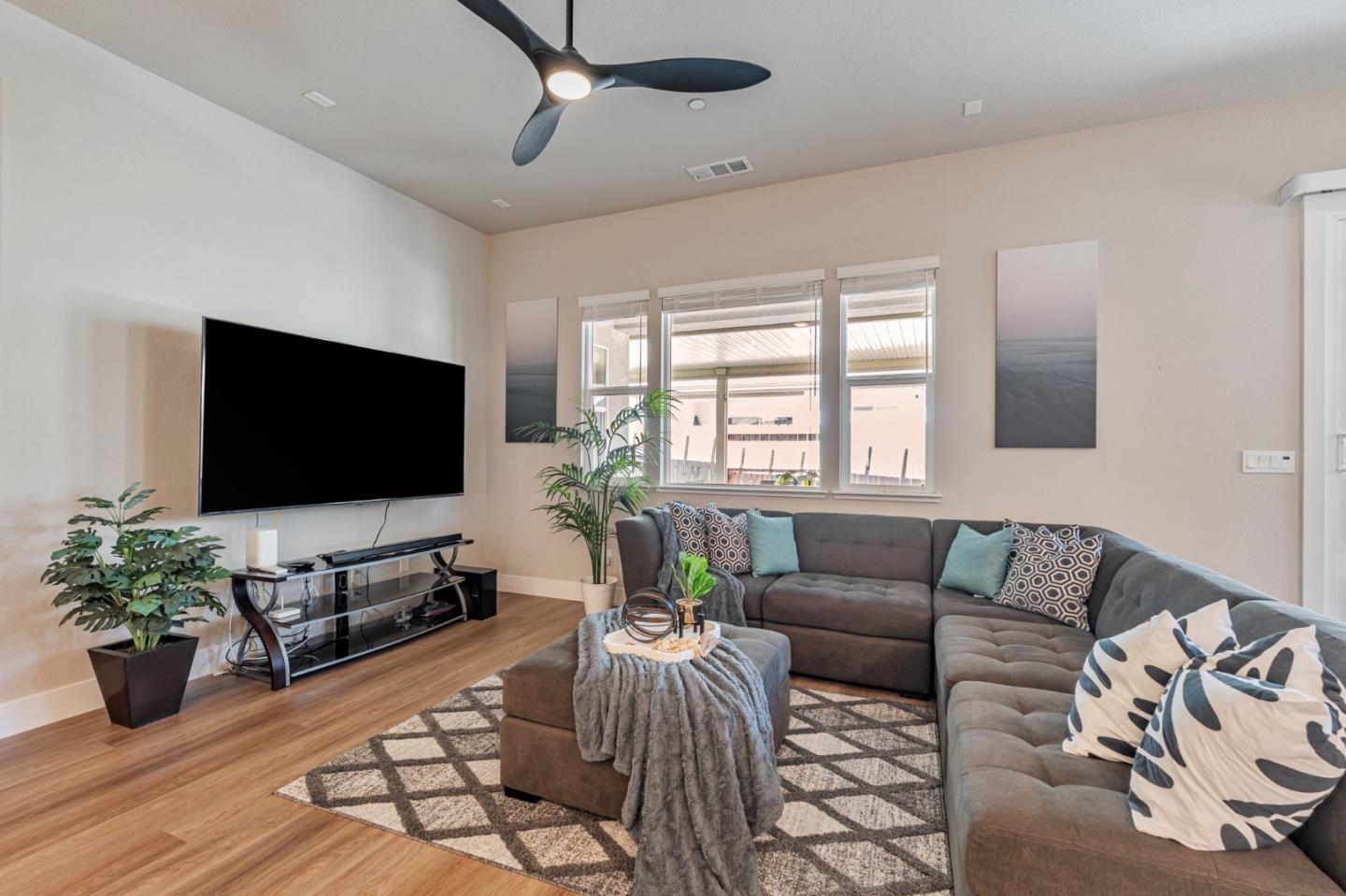 Detail Gallery Image 9 of 47 For 2408 Dilip Dr, Manteca,  CA 95337 - 3 Beds | 2 Baths