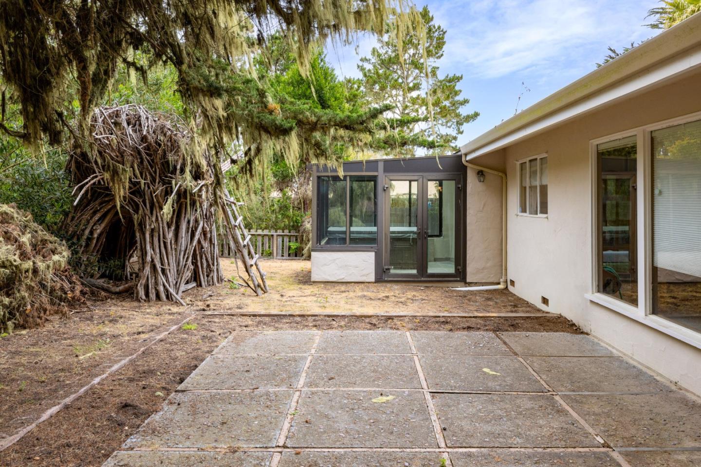 Detail Gallery Image 11 of 46 For 2921 Madrone Ln, Pebble Beach,  CA 93953 - 3 Beds | 2 Baths
