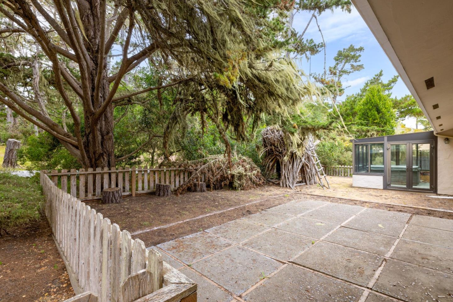 Detail Gallery Image 14 of 46 For 2921 Madrone Ln, Pebble Beach,  CA 93953 - 3 Beds | 2 Baths