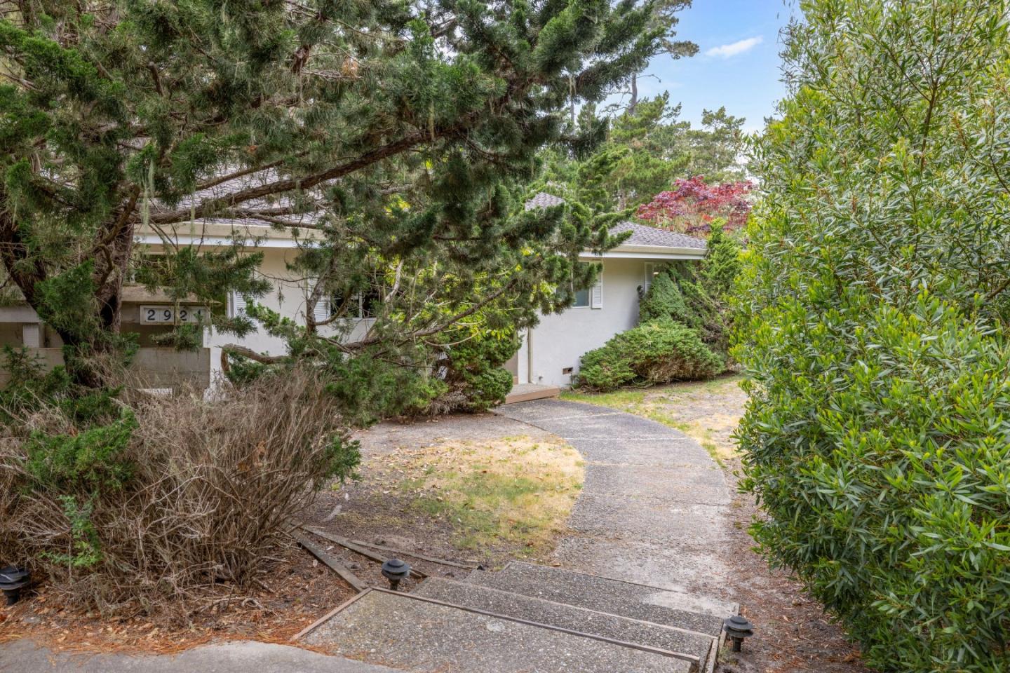 Detail Gallery Image 3 of 46 For 2921 Madrone Ln, Pebble Beach,  CA 93953 - 3 Beds | 2 Baths