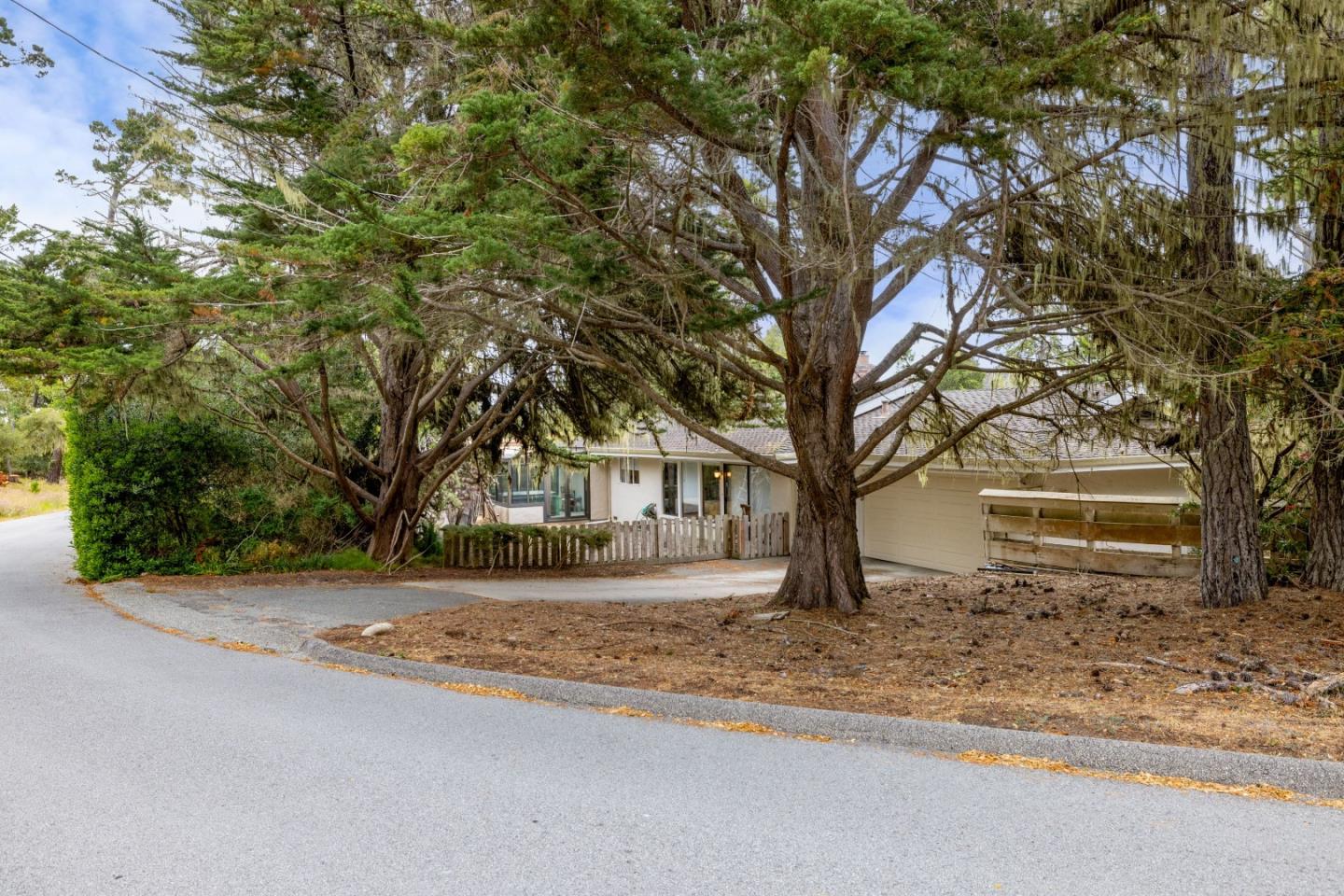 Detail Gallery Image 6 of 46 For 2921 Madrone Ln, Pebble Beach,  CA 93953 - 3 Beds | 2 Baths
