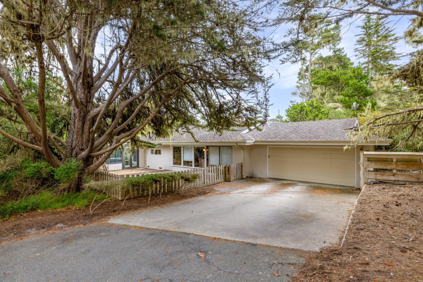 Detail Gallery Image 7 of 46 For 2921 Madrone Ln, Pebble Beach,  CA 93953 - 3 Beds | 2 Baths