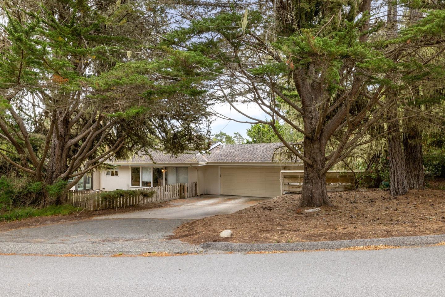 Detail Gallery Image 9 of 46 For 2921 Madrone Ln, Pebble Beach,  CA 93953 - 3 Beds | 2 Baths