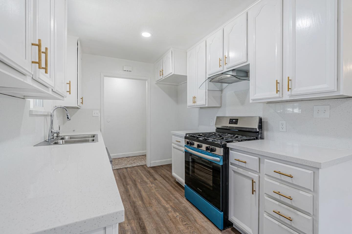 Detail Gallery Image 5 of 38 For 2525 Montclair St, Stockton,  CA 95205 - 4 Beds | 2 Baths