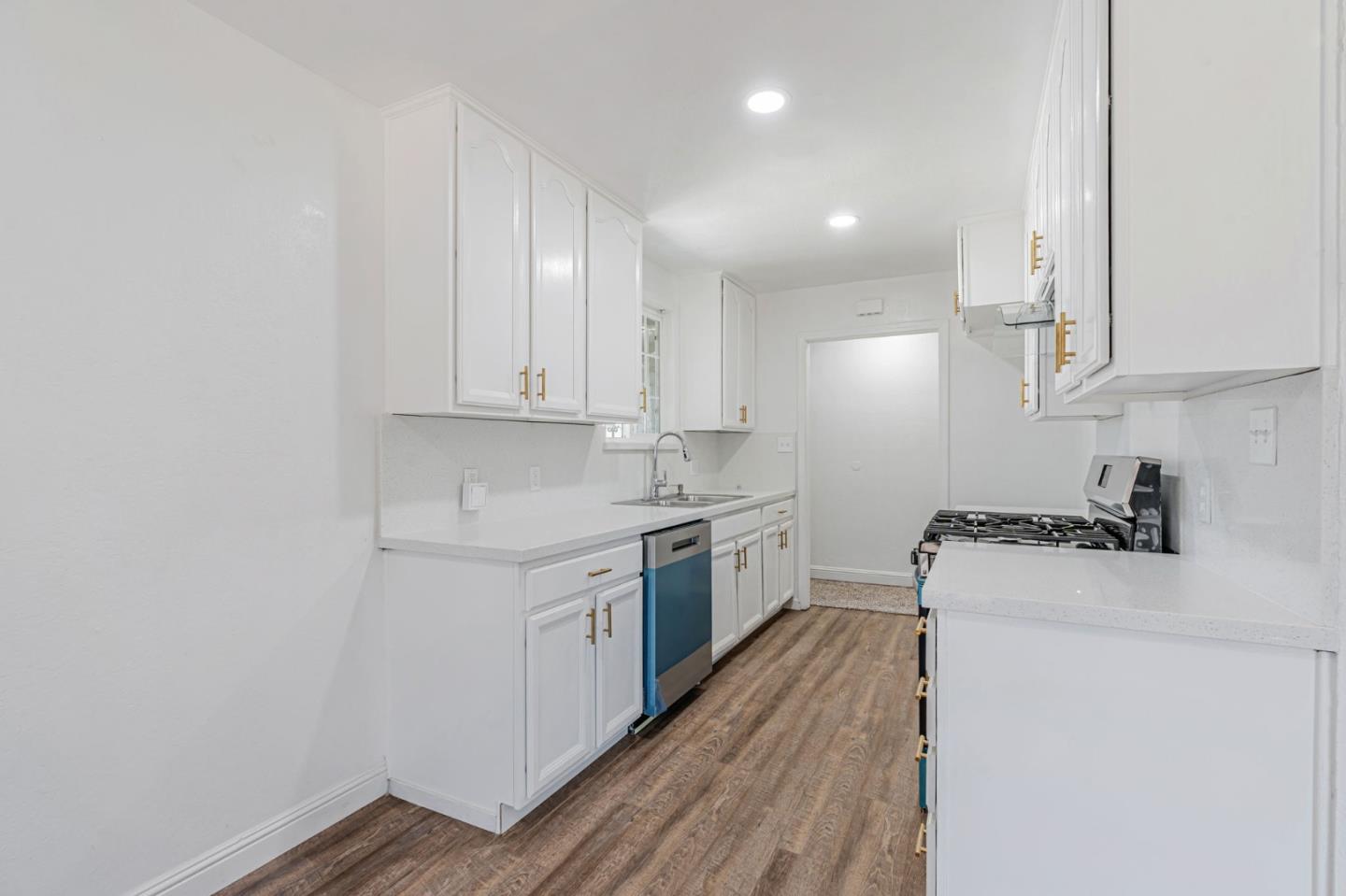 Detail Gallery Image 6 of 38 For 2525 Montclair St, Stockton,  CA 95205 - 4 Beds | 2 Baths