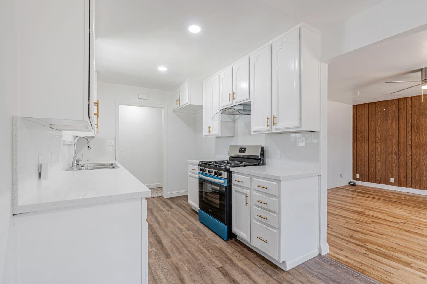 Detail Gallery Image 7 of 38 For 2525 Montclair St, Stockton,  CA 95205 - 4 Beds | 2 Baths