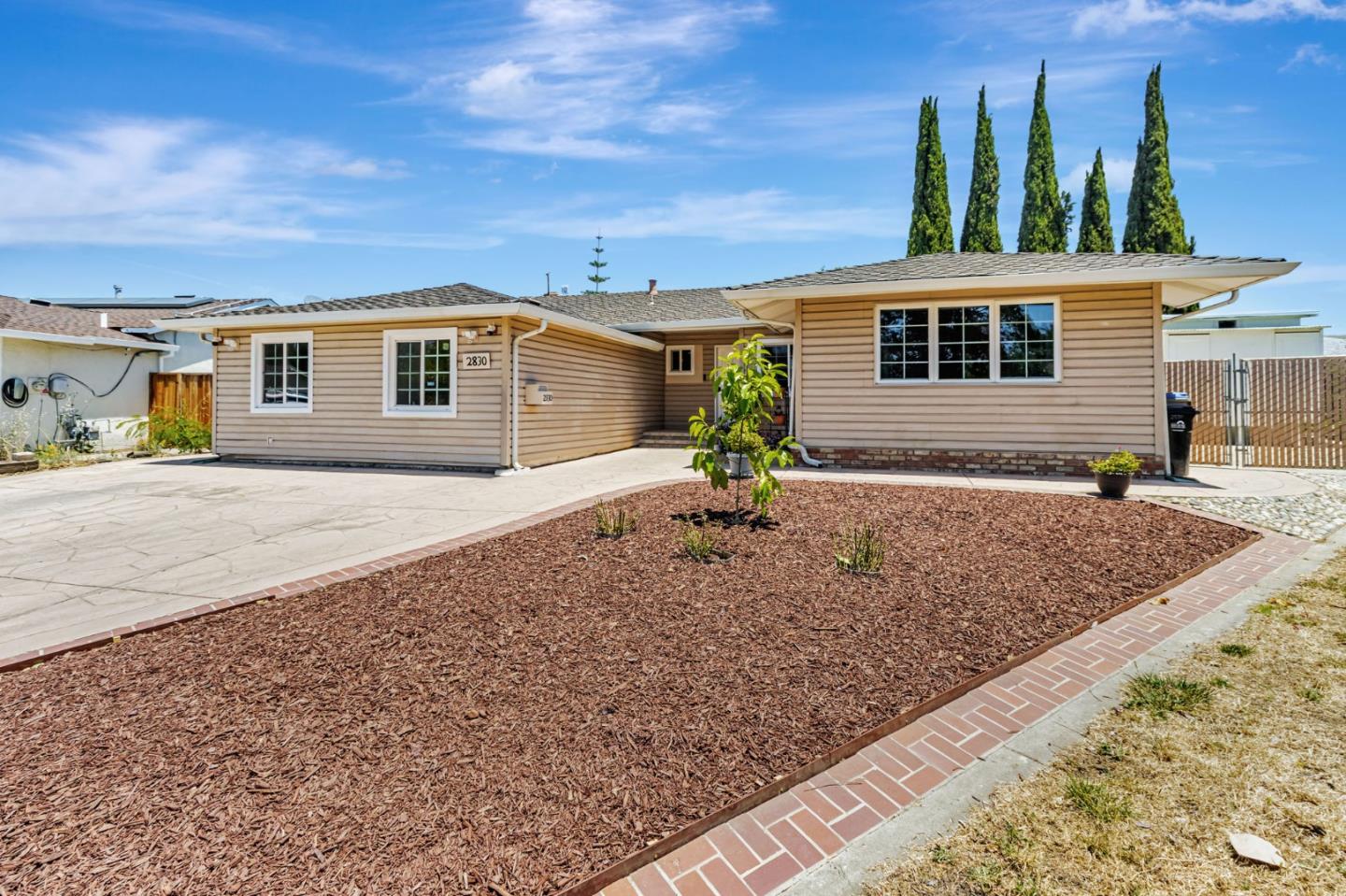 Detail Gallery Image 2 of 43 For 2830 Gavilan Ct, San Jose,  CA 95148 - 5 Beds | 3 Baths