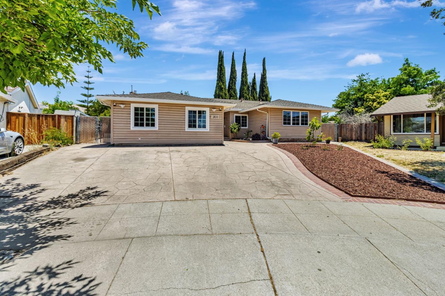 Detail Gallery Image 3 of 43 For 2830 Gavilan Ct, San Jose,  CA 95148 - 5 Beds | 3 Baths