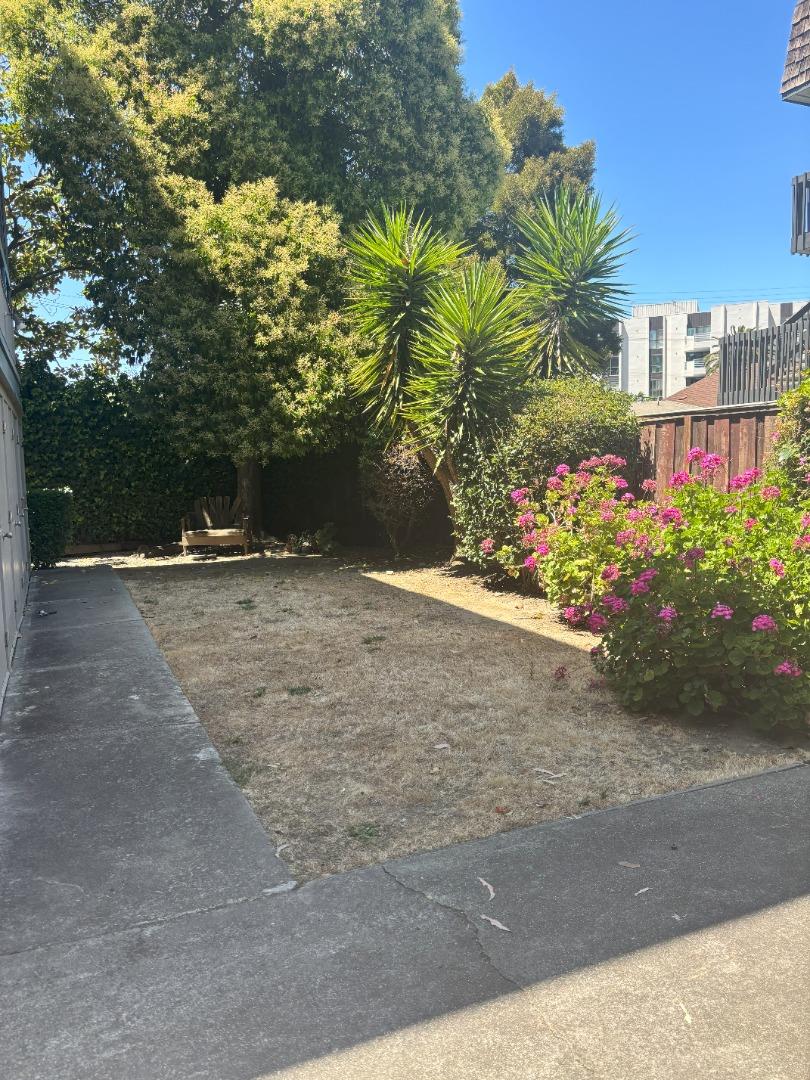 Detail Gallery Image 16 of 19 For 80 El Camino Real #H,  Burlingame,  CA 94010 - 2 Beds | 1 Baths