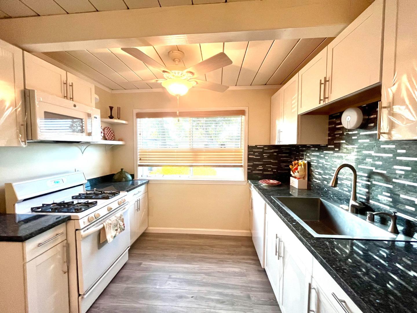 Detail Gallery Image 5 of 20 For 137 Diablo Ct, Pleasant Hill,  CA 94523 - 3 Beds | 1 Baths