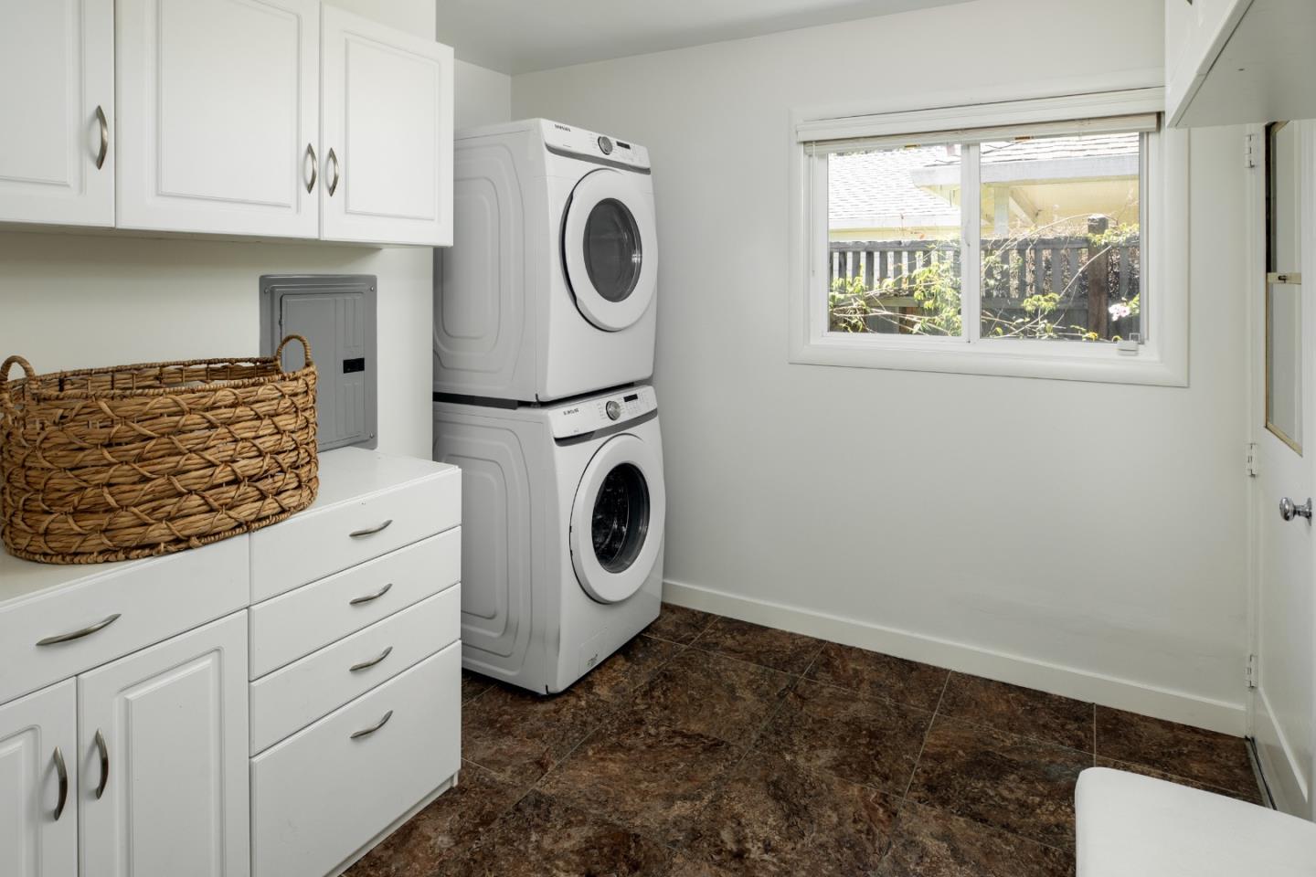 Detail Gallery Image 12 of 17 For 819 Laurel Ave, Menlo Park,  CA 94025 - 3 Beds | 2 Baths