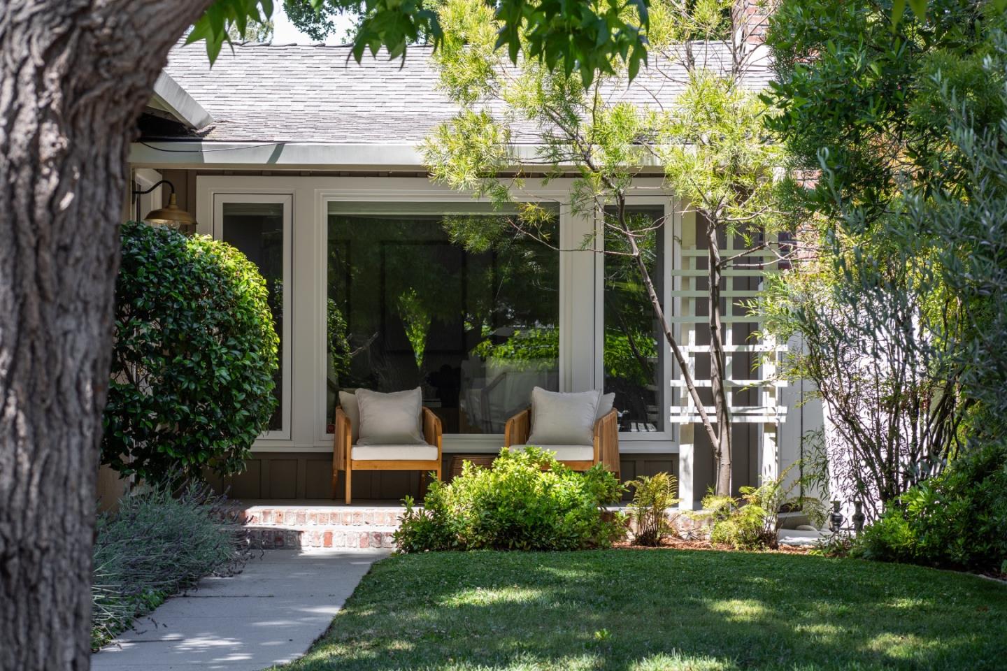 Detail Gallery Image 2 of 17 For 819 Laurel Ave, Menlo Park,  CA 94025 - 3 Beds | 2 Baths