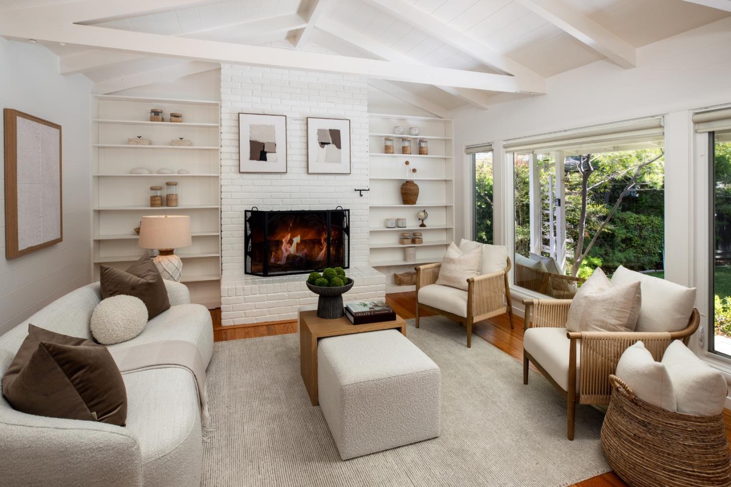 Detail Gallery Image 3 of 17 For 819 Laurel Ave, Menlo Park,  CA 94025 - 3 Beds | 2 Baths
