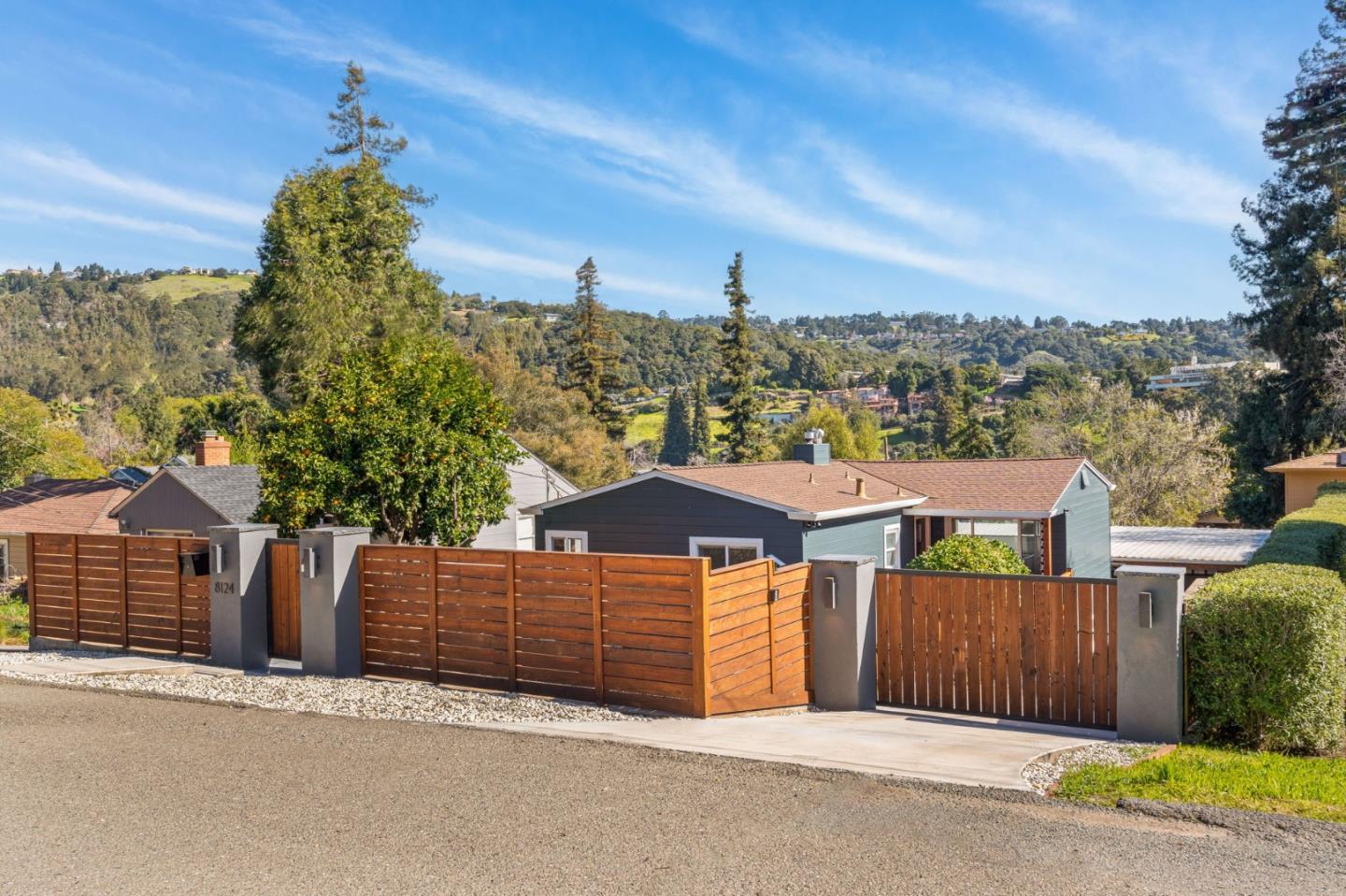 Detail Gallery Image 4 of 46 For 8124 Greenly Dr, Oakland,  CA 94605 - – Beds | – Baths