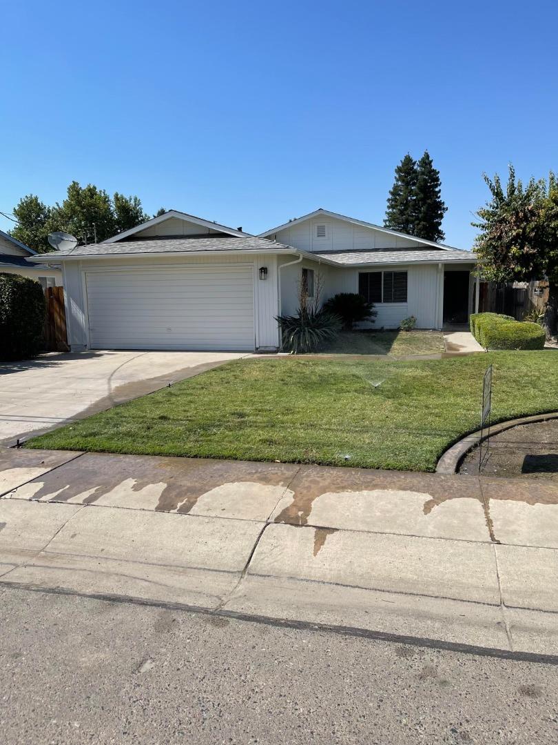 Detail Gallery Image 1 of 16 For 4438 W Feemster Ave, Visalia,  CA 93277 - 3 Beds | 2 Baths