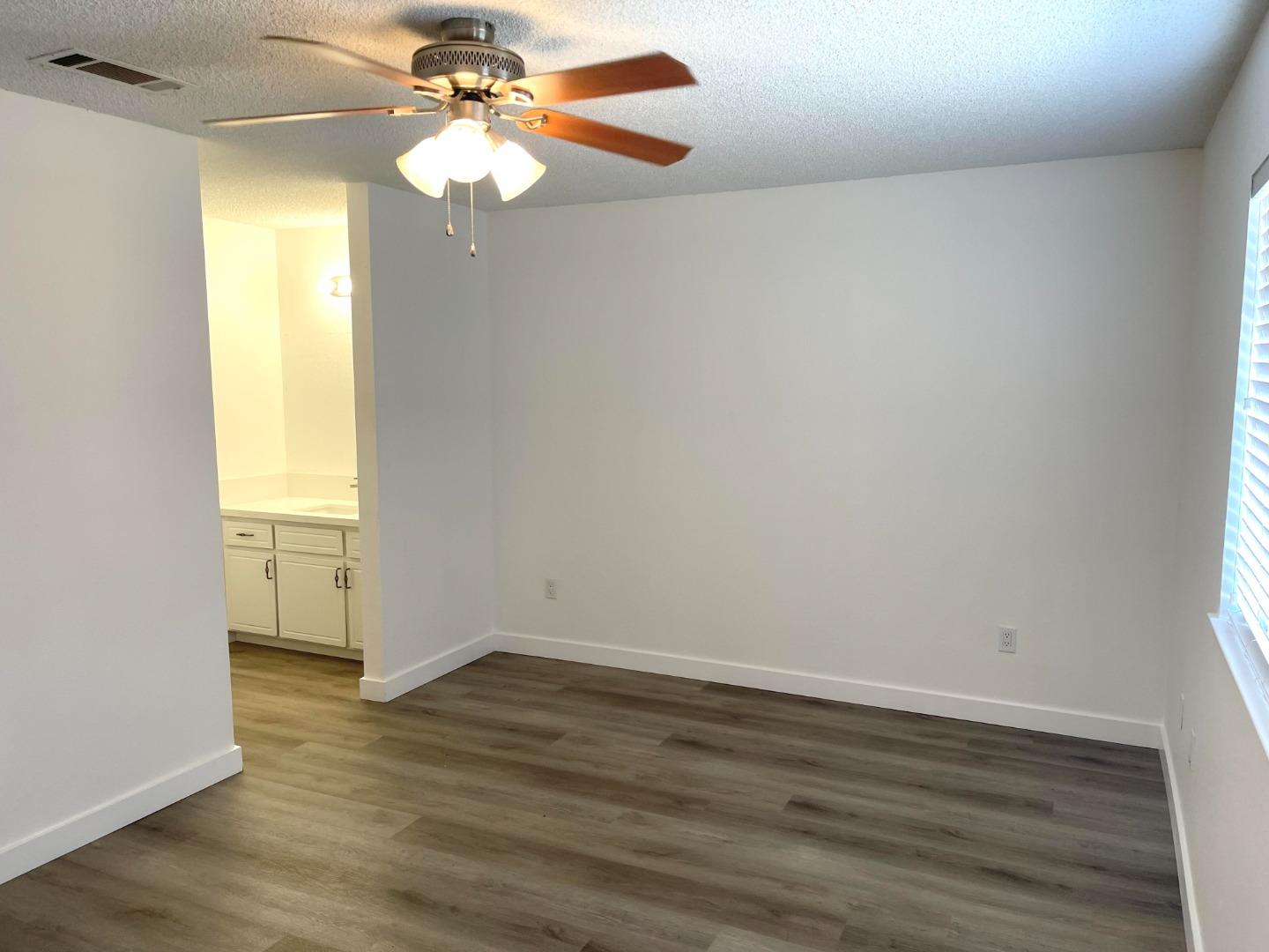 Detail Gallery Image 10 of 16 For 4438 W Feemster Ave, Visalia,  CA 93277 - 3 Beds | 2 Baths
