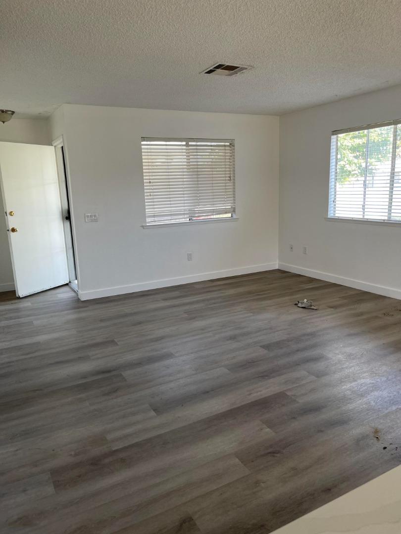 Detail Gallery Image 3 of 16 For 4438 W Feemster Ave, Visalia,  CA 93277 - 3 Beds | 2 Baths