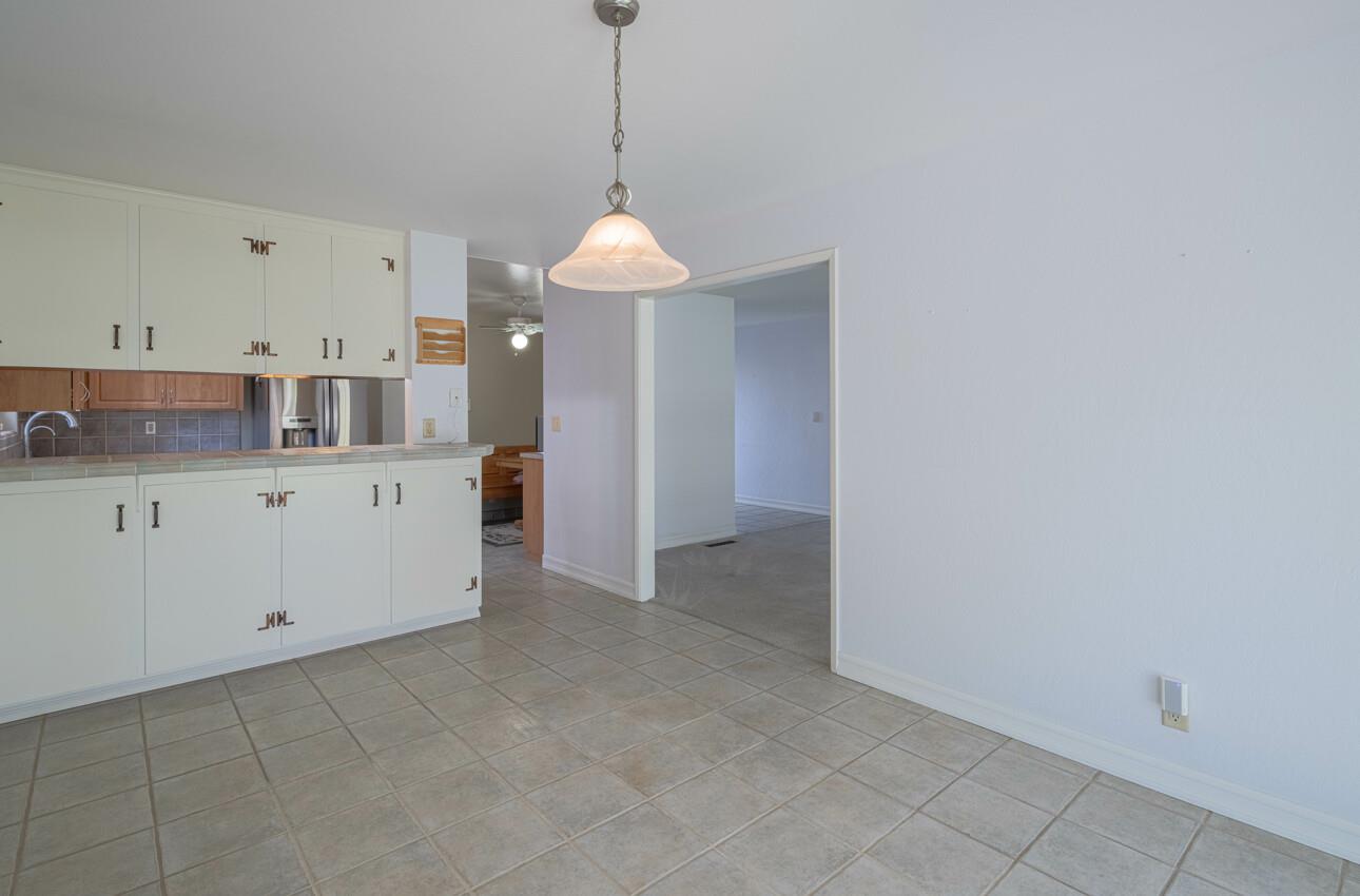 Detail Gallery Image 11 of 34 For 1223 Padre Dr, Salinas,  CA 93901 - 3 Beds | 2 Baths