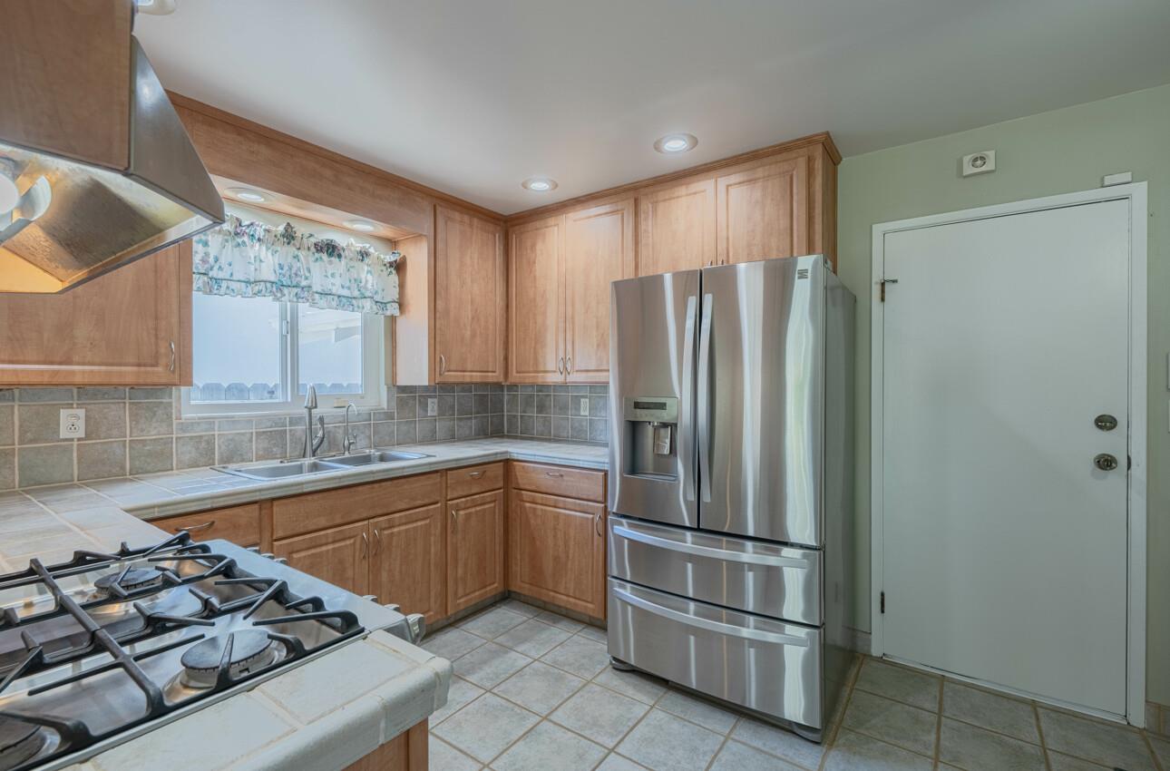 Detail Gallery Image 12 of 34 For 1223 Padre Dr, Salinas,  CA 93901 - 3 Beds | 2 Baths