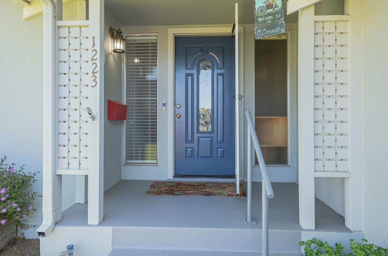 Detail Gallery Image 2 of 34 For 1223 Padre Dr, Salinas,  CA 93901 - 3 Beds | 2 Baths