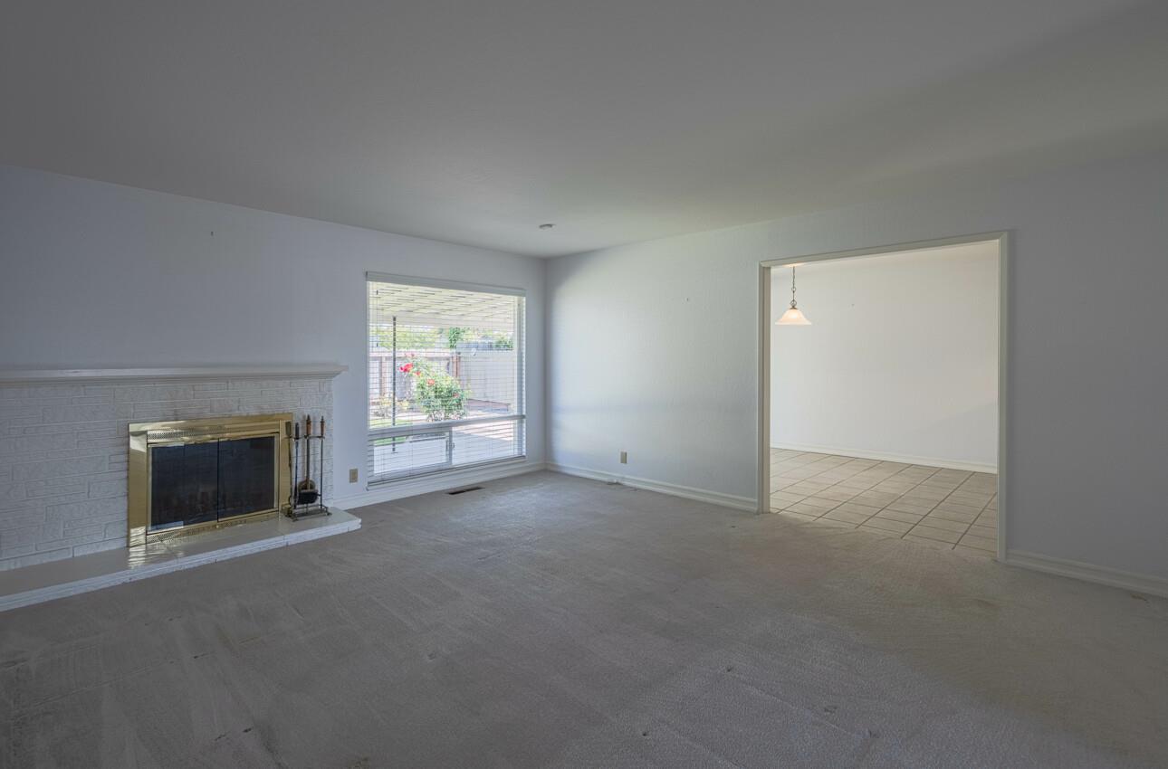Detail Gallery Image 4 of 34 For 1223 Padre Dr, Salinas,  CA 93901 - 3 Beds | 2 Baths