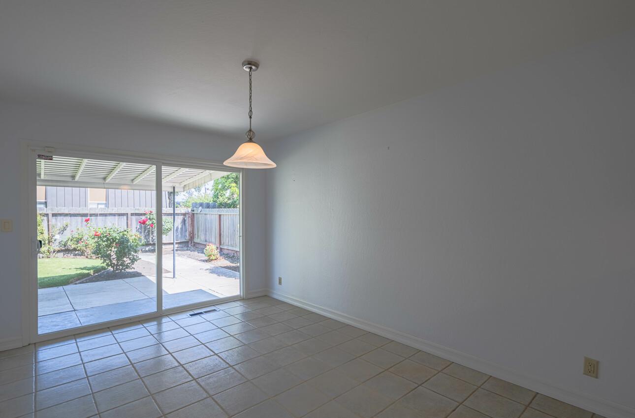 Detail Gallery Image 7 of 34 For 1223 Padre Dr, Salinas,  CA 93901 - 3 Beds | 2 Baths