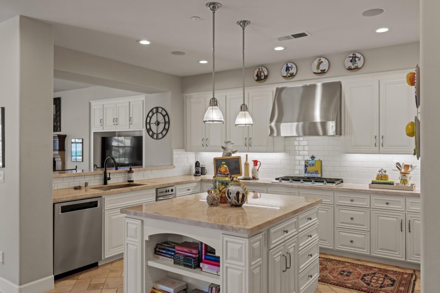 Detail Gallery Image 8 of 33 For 216 Mirasol Way, Monterey,  CA 93940 - 3 Beds | 3/1 Baths