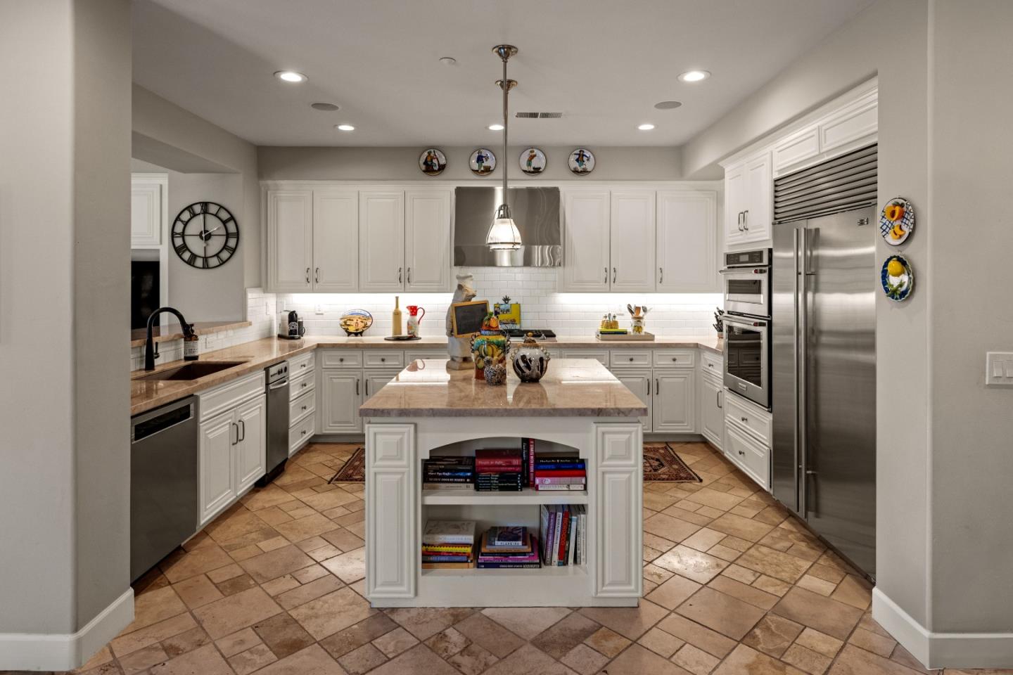 Detail Gallery Image 9 of 33 For 216 Mirasol Way, Monterey,  CA 93940 - 3 Beds | 3/1 Baths