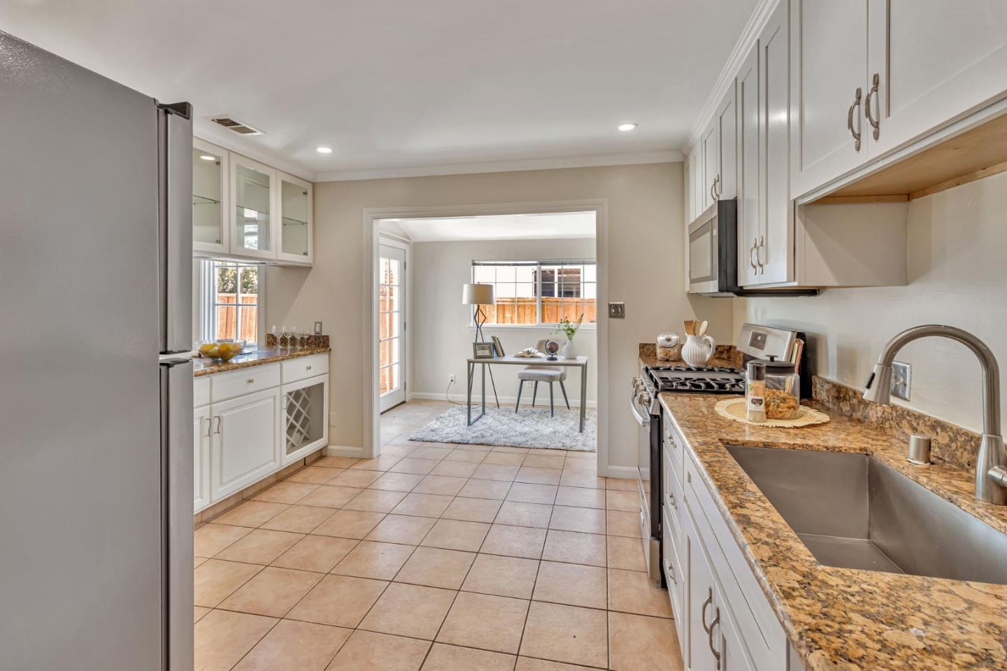 Detail Gallery Image 8 of 28 For 2081 Sheraton Dr, Santa Clara,  CA 95050 - 3 Beds | 2 Baths