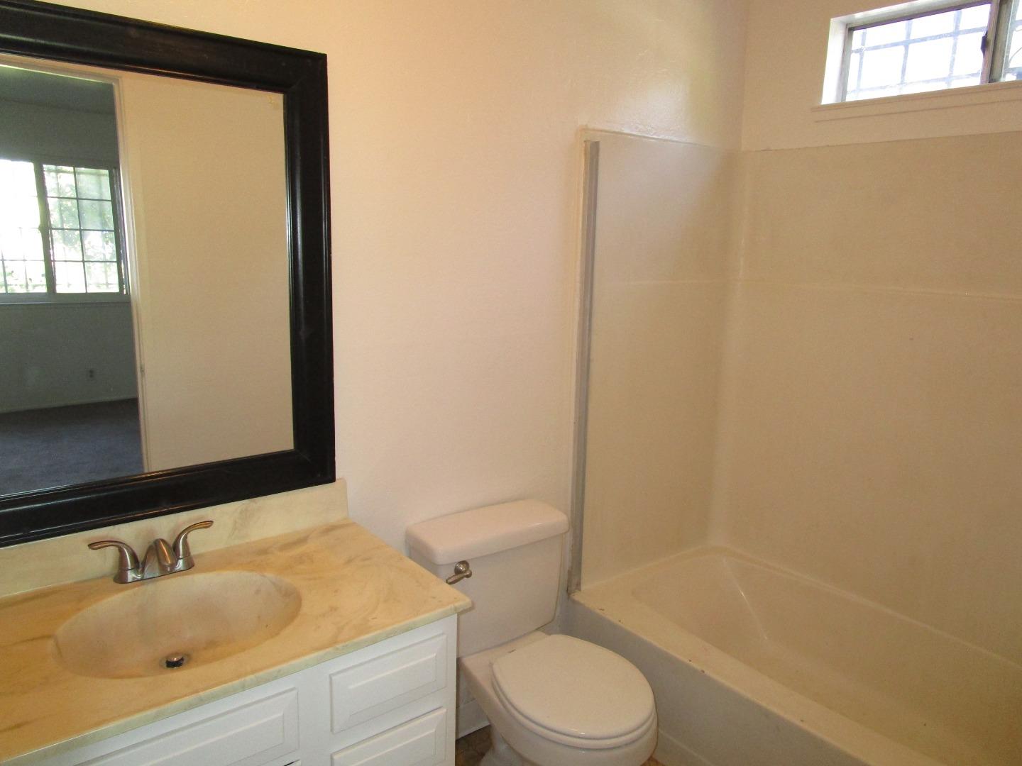 Detail Gallery Image 10 of 18 For 271 Carnoble Dr, Hollister,  CA 95023 - 3 Beds | 2 Baths