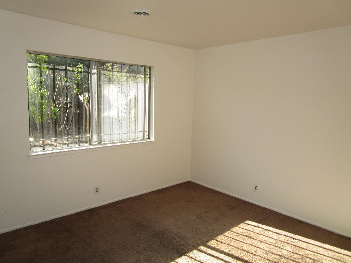 Detail Gallery Image 12 of 18 For 271 Carnoble Dr, Hollister,  CA 95023 - 3 Beds | 2 Baths