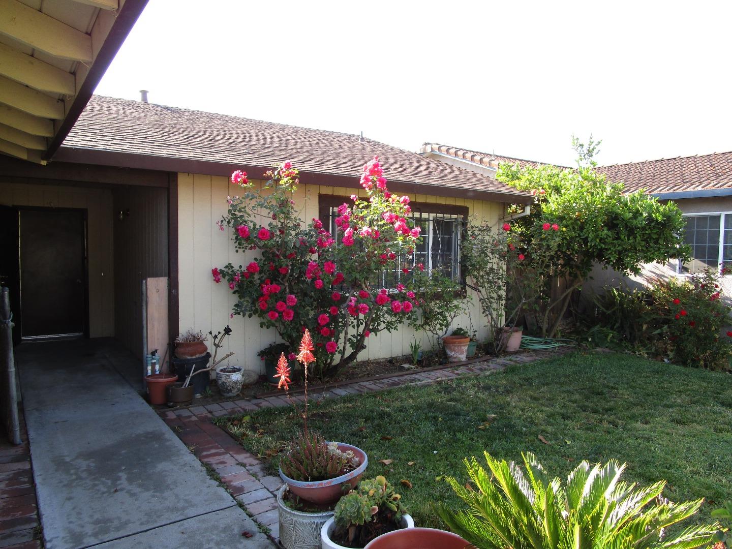 Detail Gallery Image 2 of 18 For 271 Carnoble Dr, Hollister,  CA 95023 - 3 Beds | 2 Baths
